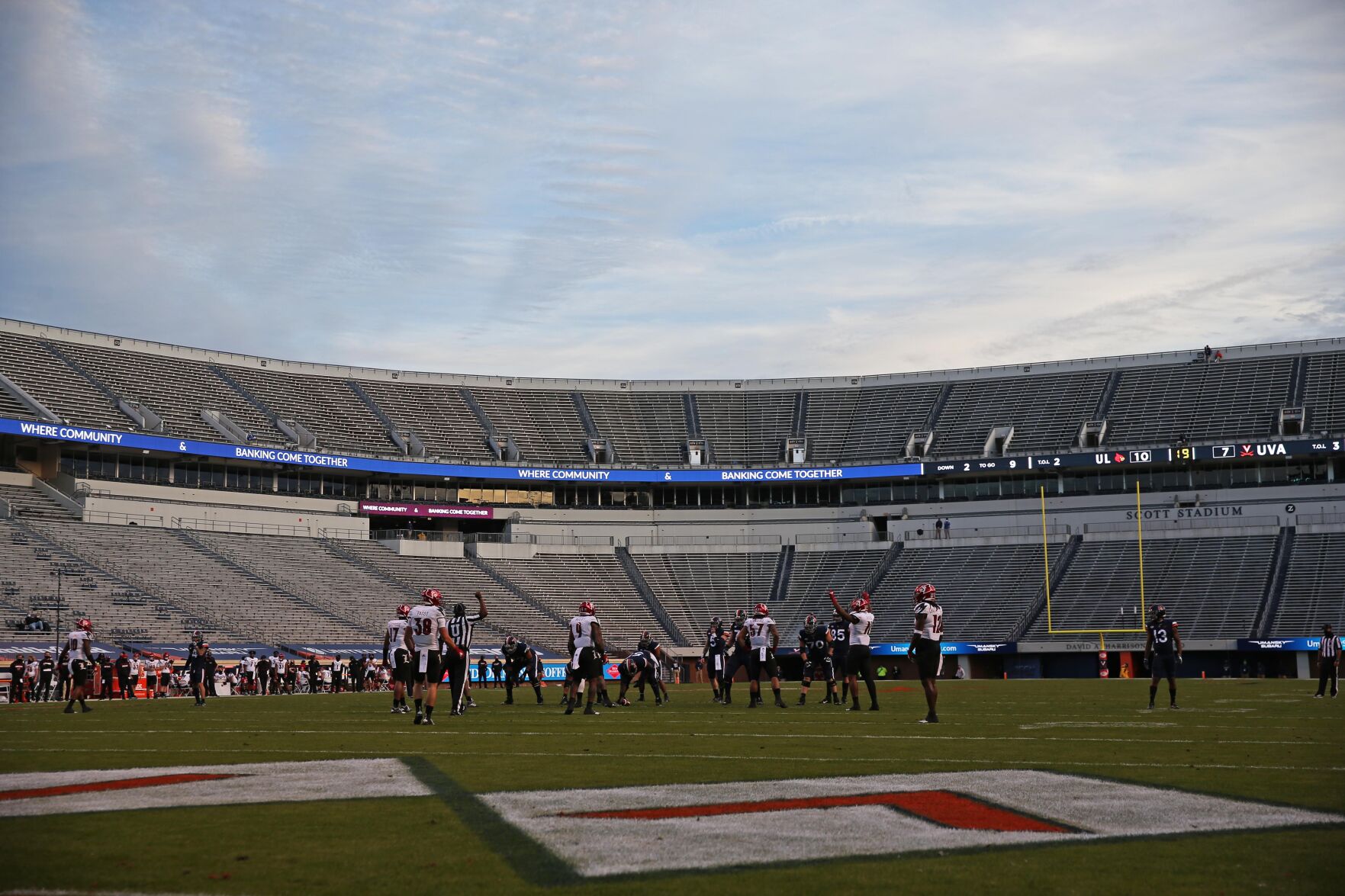 111420-cdp-sports-uvafootball355.JPG